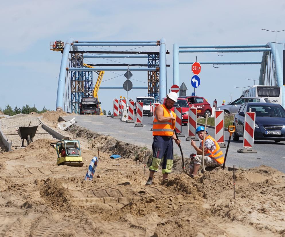 Budowa wiaduktu na Armii Krajowej w Bydgoszczy idzie pełną parą [ZDJĘCIA]