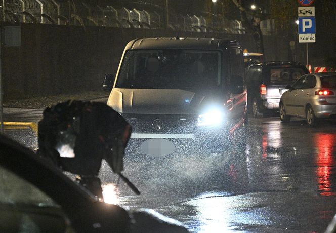 Łukasz Ż. trafił do warszawskiego aresztu. Spędzi noc na Białołęce. Mamy zdjęcia z jego transportu!