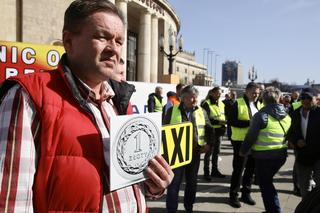 Wielki protest taksówkarzy w centrum Warszawy. Chcą podniesienia stawek!