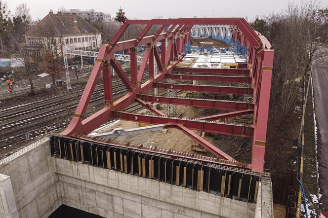 Trwa budowa wiaduktu przy ul. Strzegomskiej i Robotniczej we Wrocławiu