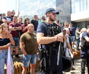 Protest przeciwko imigrantom.Tysiące kibiciów na ulicach Katowic