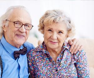 Dodatkowe 700 złotych dla seniorów jeszcze przed Wielkanocą? Co zyskają emeryci? 