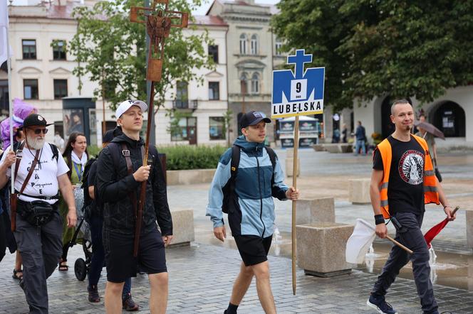 Lubelska Piesza Pielgrzymka na Jasną Górę 2024. Pątnikom deszcz niestraszny!