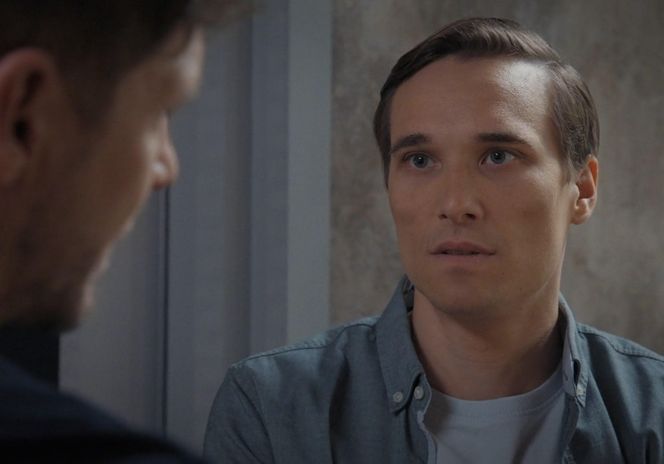 M jak miłość, odcinek 1874: Olek (Maurycy Popiel), Marcin (Mikołaj Roznerski)