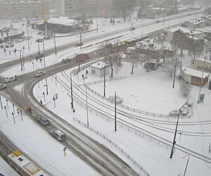 Zima powróciła do Łodzi. Trwa walka z intensywnymi opadami śniegu