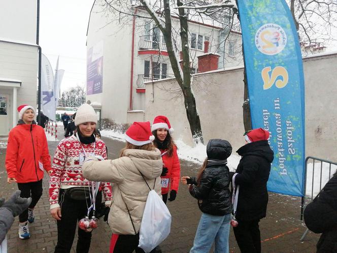 Siedlce: Charytatywny Mikołajkowy bieg z Dwójką