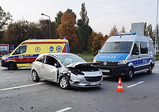 Wypadek w Katowicach. Autobus zderzył się z samochodem osobowym