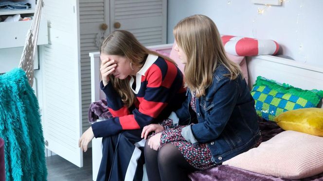 M jak miłość odc. 1882. Lenka (Olga Cybińska), Sara (Nadia Smyczek)