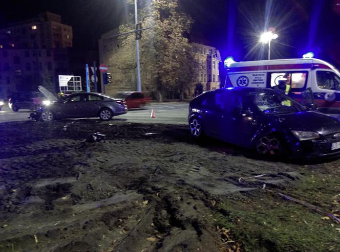 Wypadek na rondzie Grunwaldzkim w Bydgoszczy. Jedna osoba trafiła do szpitala! [ZDJĘCIA]