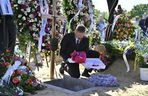 Tomasz Jakubiak - te przedmioty znalazły się w jego grobie