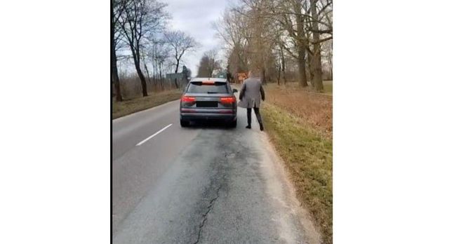 Sołtys Kątów Rybackich zaatakował innego kierowcę! Szokujące nagranie trafiło do sieci