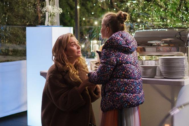 Przyjaciółki 21 sezon odc. 243: Inga (Małgorzata Socha), Marysia (Zofia Cybul) 