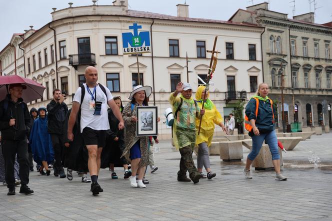 Lubelska Piesza Pielgrzymka na Jasną Górę 2024. Pątnikom deszcz niestraszny!