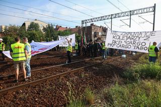 Związkowcy zablokowali tory w Katowicach. Protestują przeciw zwolnieniom w PKP Cargo