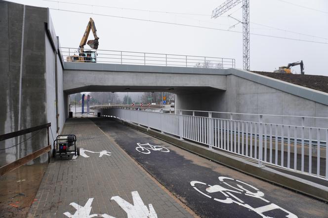 Wielkie otwarcie tunelu pod torami w Niewodnicy Kościelnej. Tak przebiegają prace w ramach Rail Baltica [ZDJĘCIA]