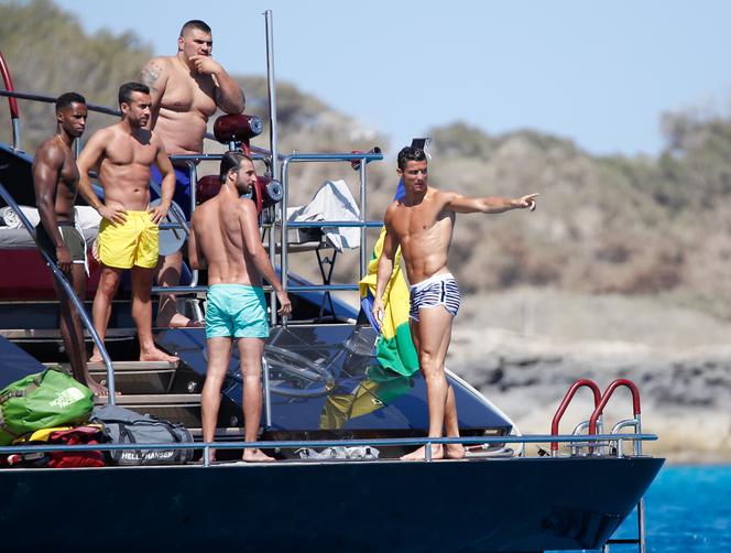 EURO 2016 - Portugalia - Cristiano Ronaldo tuż przed Euro bawi się na Ibizie
