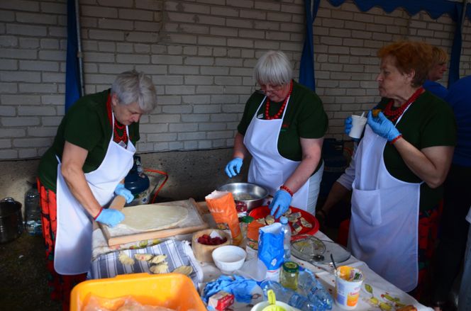 W konkursie na najlepsze pierogi w powiecie Siedleckim w 2025 roku zwyciężył męski zespół KGW „Sami Swoi” z Kotunia! 
