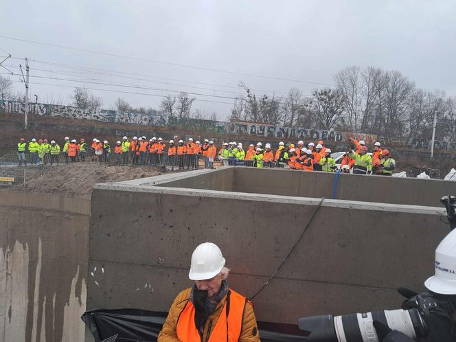 Faustyna skończyła przed terminem, Katarzyna nadal stoi 