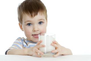 Co zamiast mleka? Co robić, gdy dziecko nie chce pić mleka i czym zastąpić mleko?