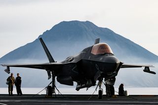 Co się dzieje z brytyjskimi F-35? Samolot wylądował awaryjnie w Japonii 