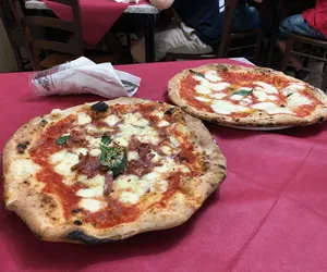 Najlepsza pizza tylko we Włoszech. Gdzie możesz polecieć z Katowic na prawdziwą pizzę? 