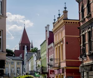 To miasteczko w województwie kujawsko-pomorskim leży na brzegu dwóch jezior. Przez wieki nękały je pożary