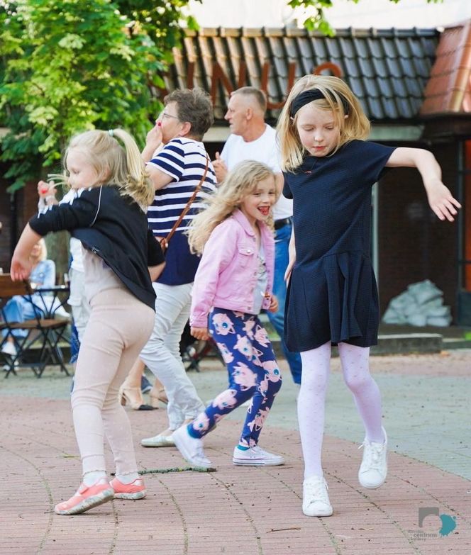 Potańcówka pod chmurką