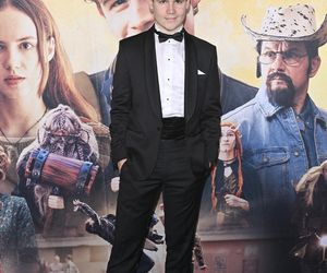 Premiera LARP. Miłość, trolle i inne questy: Pawł Deląg z partnerką