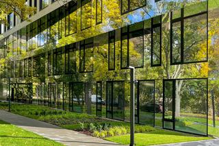 Lustrzany biurowiec Poleczki 32