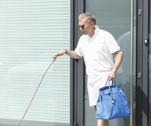 Krzysztof Gojdź przyłapany na wizycie w klinice. Tak wygląda po liftingu twarzy