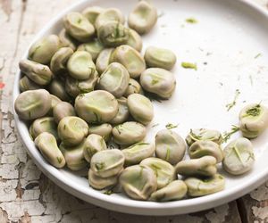 Bób podaję z tym aromatycznym masłem. W tej wersji zaskakuje obłędnym smakiem 