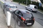 Wyprzedzając nastolatka na skrzyżowaniu, kobieta zajechała mu drogę