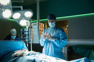 Na dobre i na złe odc. 917. Michał (Mateusz Janicki), Julka Burska (Aleksandra Hamkało)