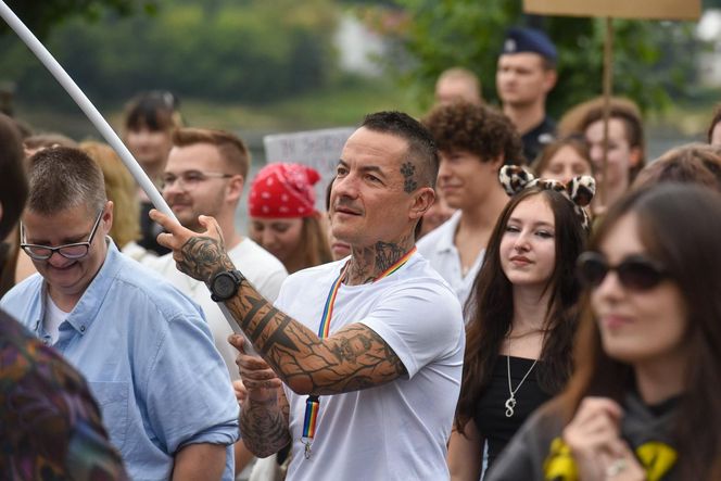 VI Toruński Marsz Równości. Przeciwnicy modlili się w centrum