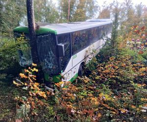 Wypadek w powiecie puckim. Autobusem jechali uczniowie