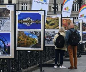 Przekonaj się, jaka Bydgoszcz jest fotogeniczna. Na ul. Mostowej trwa wystawa zdjęć Marka Chełminiaka