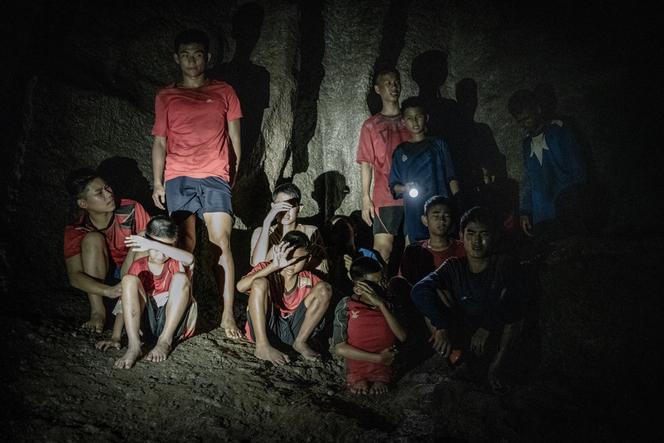 Ocaleni - premiera filmu o nastolatkach uwięzionych w zalanej wodą jaskini w Tajlandii