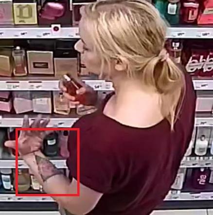Chełmżyńska Policja poszukuje złodziei perfumów