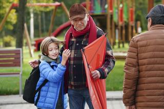 Barwy szczęścia odc. 2802. Emil (Artem Malashchuk), Jerzy (Bronisław Wrocławski), Tolek (Marek Siudym)