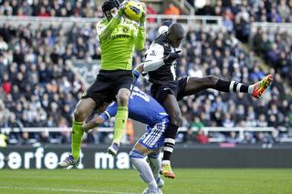 Transfery 2013. Demba Ba oficjalnie zawodnikiem Chelsea. Torres trafi na ławkę rezerwowych? SONDA+WIDEO