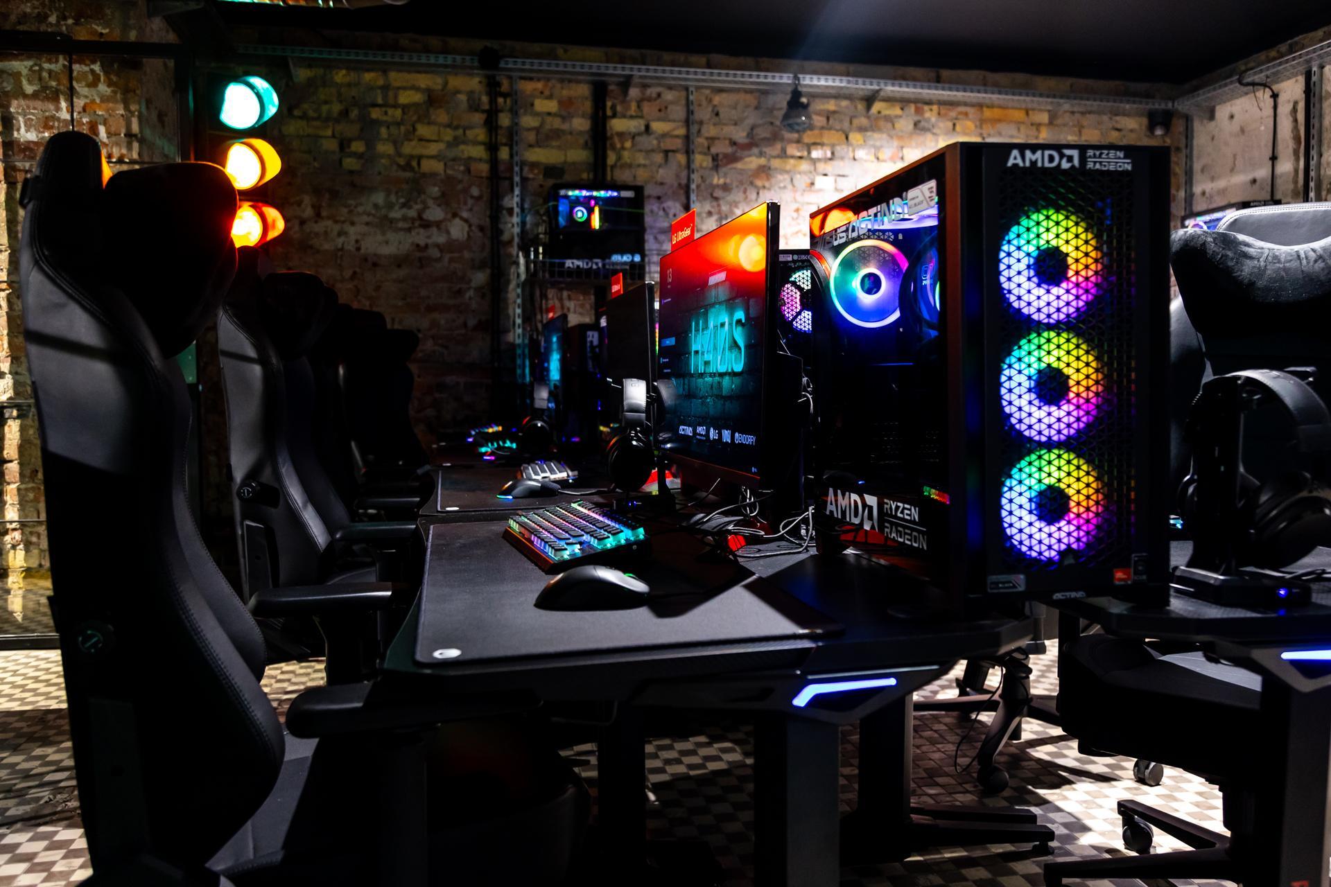 Pub H.4.0.S. Warszawa – komputery