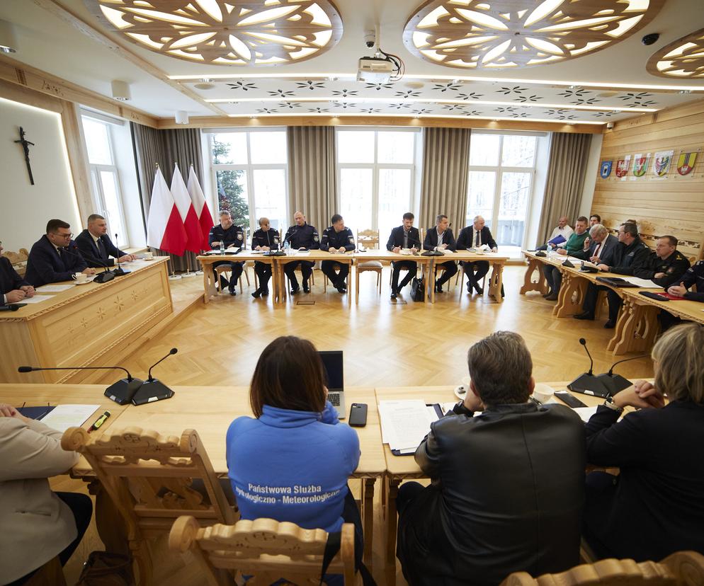 Posiedzenie Wojewódzkiego Zespołu Zarządzania Kryzysowego poświęcone tematowi „Bezpieczne ferie zimowe dla dzieci i młodzieży w województwie małopolskim – 2023”
