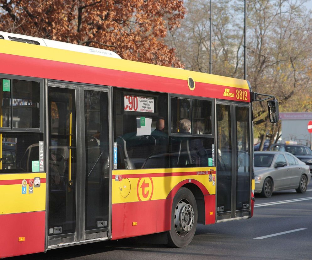 Wszystkich Świętych 2024. Jak pojadą autobusy, tramwaje i metro w Warszawie?