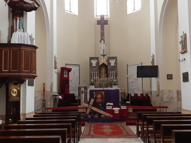 Jak wyglądał kościół garnizonowy w Siedlcach z zewnątrz i w środku w marcu 2021 roku?