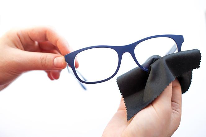 Okulary mogą zmniejszyć ryzyko zakażenia koronawirusem - ale tylko, jeśli o nie dbasz 