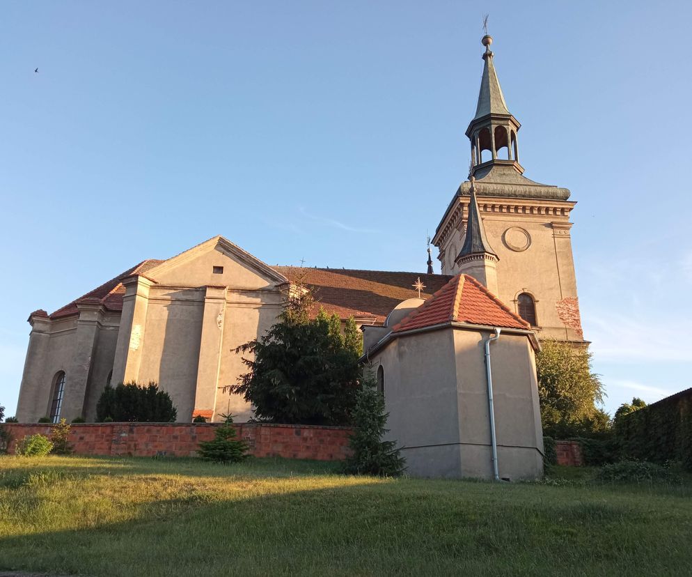 Kościół farny w Osiecznej