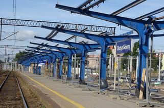 Tak zmienia się stacja Olsztyn Główny. Rośnie konstrukcja nowego peronu, przybywa nowych torów [ZDJĘCIA]