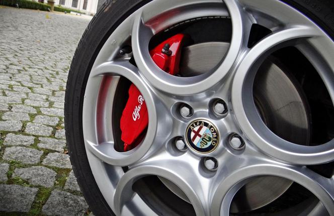 Mróz może osłabić hamulce twojego auta. Sprawdź jak temu zaradzić? 