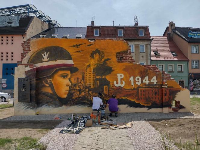 Jelenia Góra upamiętnia Powstańców Warszawskich. Zobacz piękny powstańczy mural 