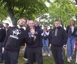 Kortowiada 2025. Koncerty na Plaży Kortowskiej przyciągnęły tłumy. Tak wyglądał drugi dzień imprezy!